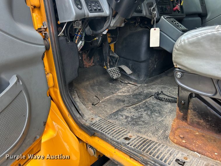 image for item FT6029 2006 International 7400 dump truck