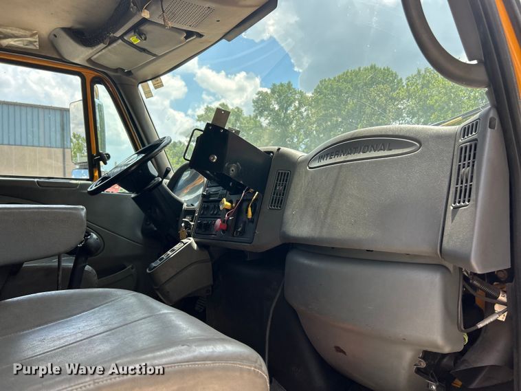 image for item FT6029 2006 International 7400 dump truck