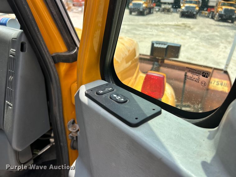image for item FT6029 2006 International 7400 dump truck
