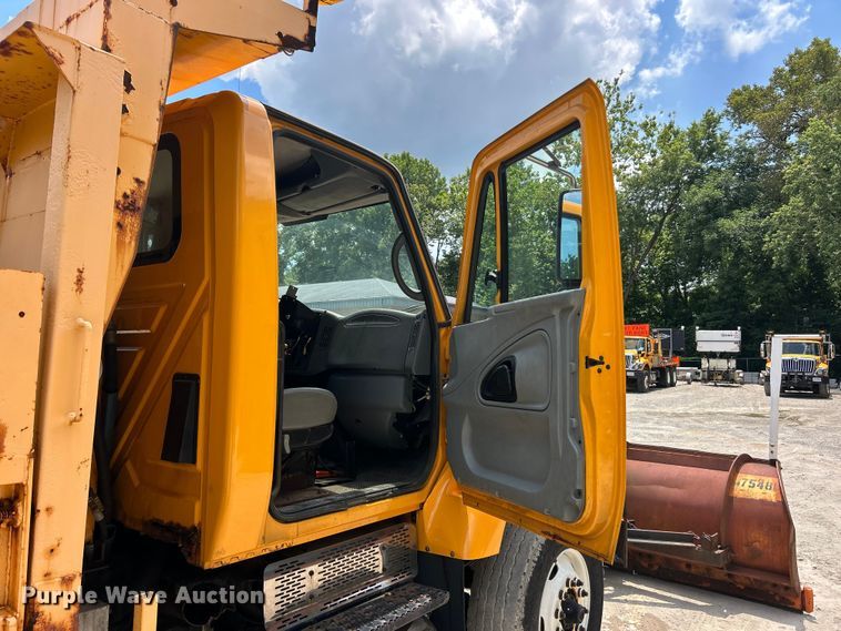 image for item FT6029 2006 International 7400 dump truck