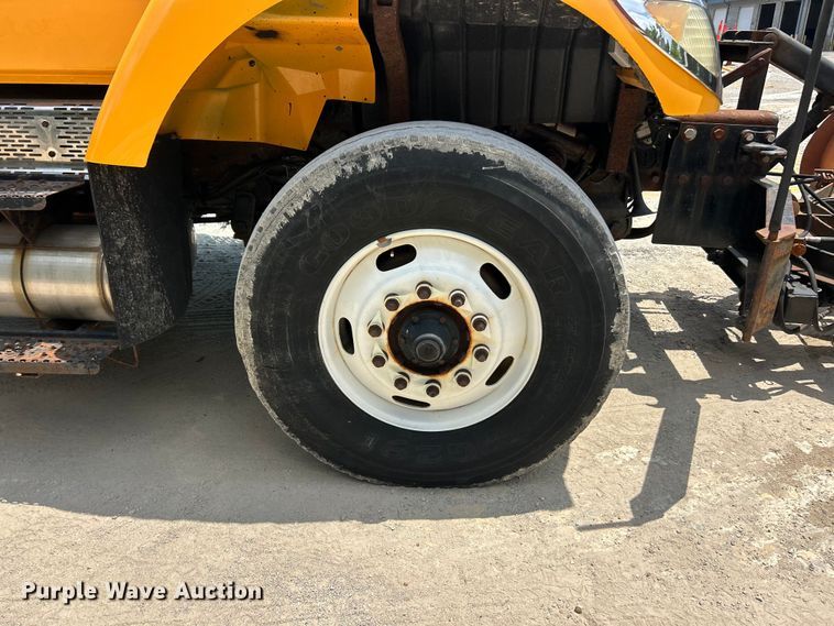image for item FT6029 2006 International 7400 dump truck