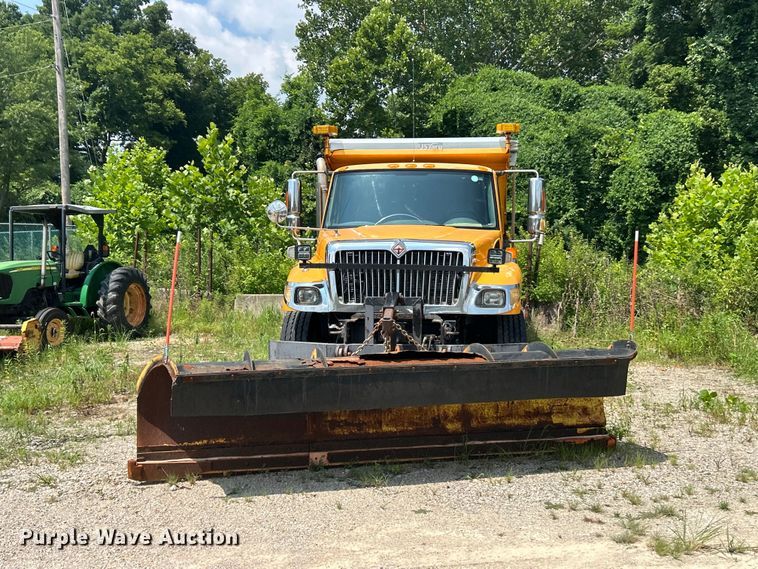 image for item FT6031 2006 International 7400 dump truck