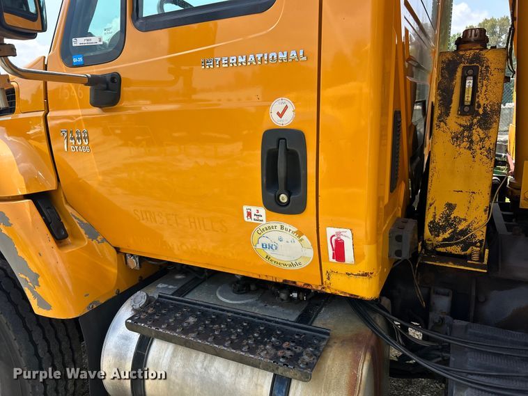 image for item FT6031 2006 International 7400 dump truck
