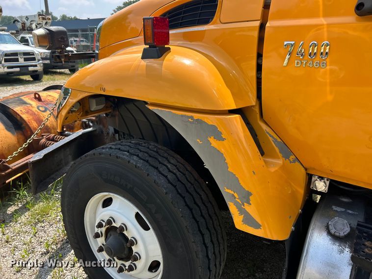 image for item FT6031 2006 International 7400 dump truck