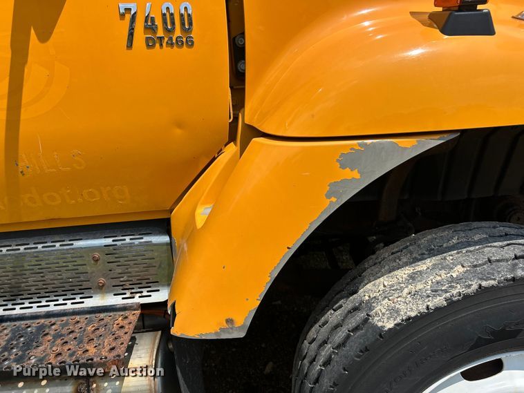 image for item FT6031 2006 International 7400 dump truck