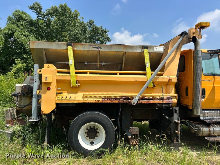 image for item FT6031 2006 International 7400 dump truck