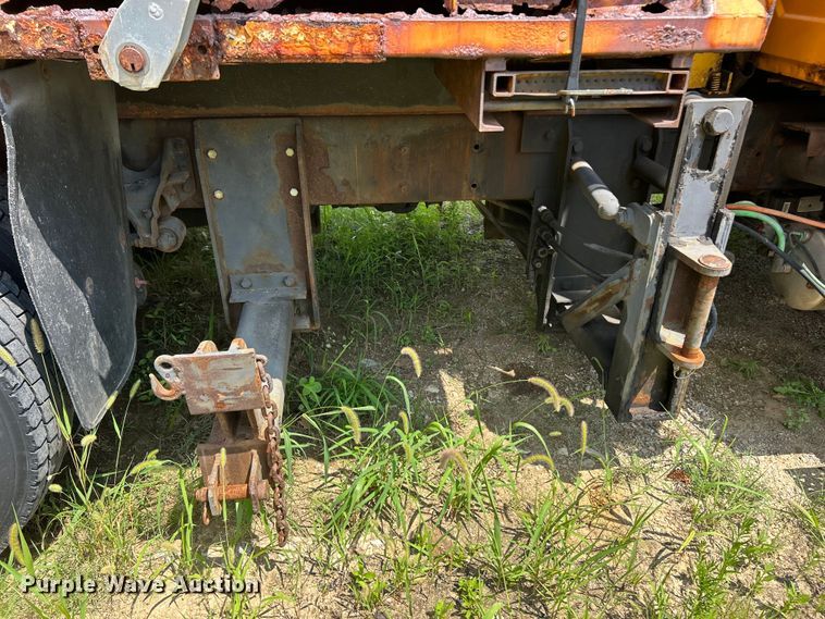 image for item FT6031 2006 International 7400 dump truck