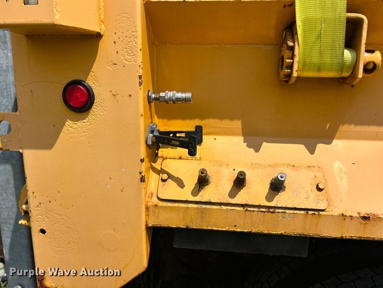 image for item FT6031 2006 International 7400 dump truck