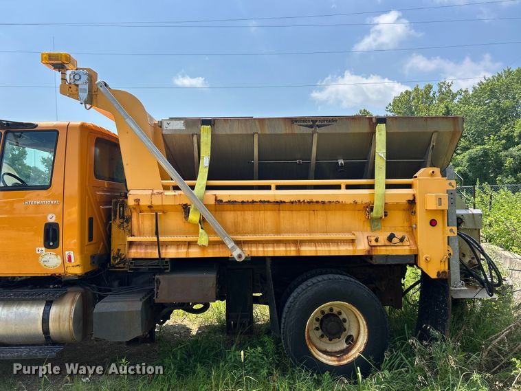 image for item FT6031 2006 International 7400 dump truck