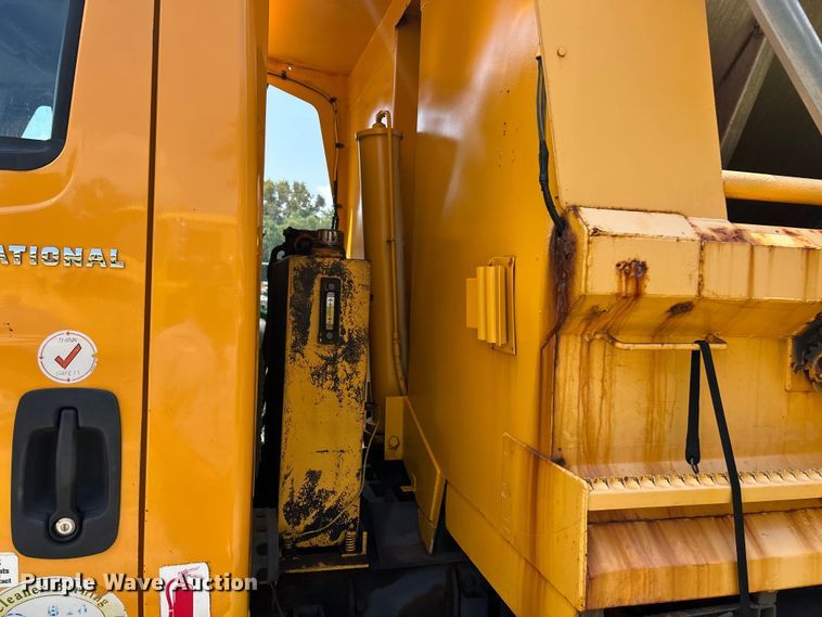 image for item FT6031 2006 International 7400 dump truck
