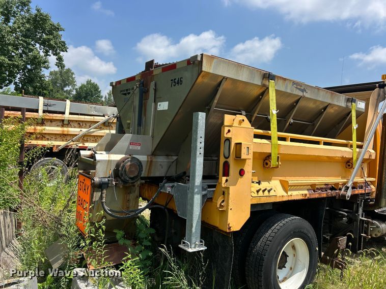 image for item FT6031 2006 International 7400 dump truck