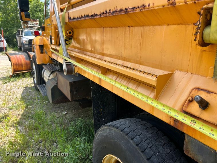 image for item FT6031 2006 International 7400 dump truck