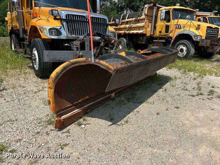 image for item FT6031 2006 International 7400 dump truck