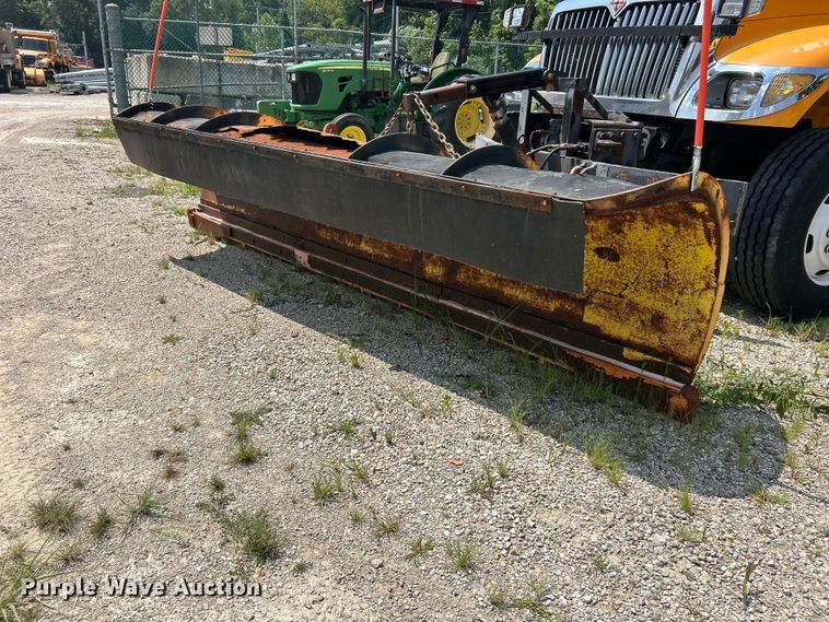image for item FT6031 2006 International 7400 dump truck
