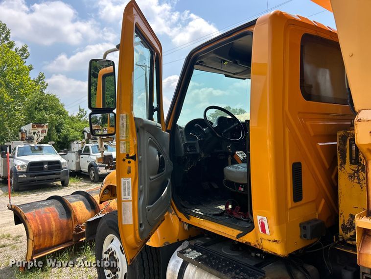 image for item FT6031 2006 International 7400 dump truck