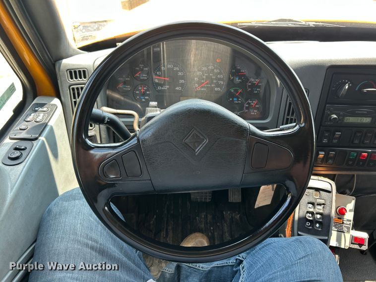 image for item FT6031 2006 International 7400 dump truck