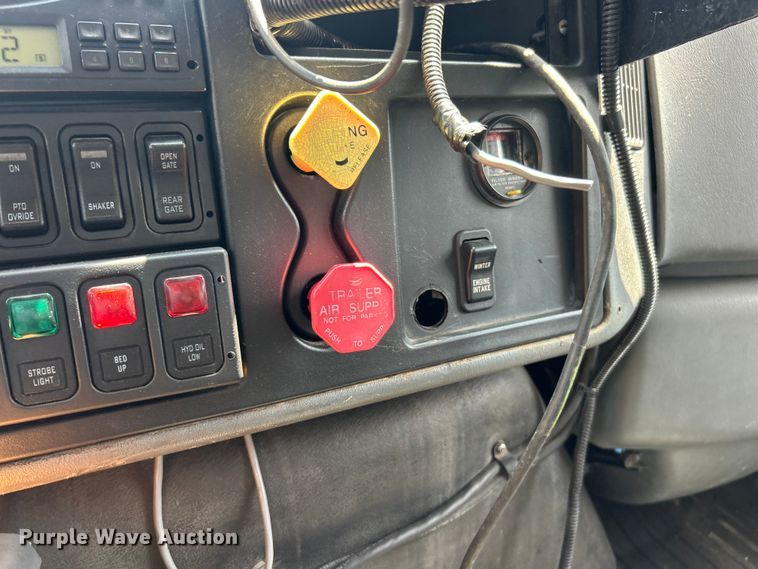 image for item FT6031 2006 International 7400 dump truck