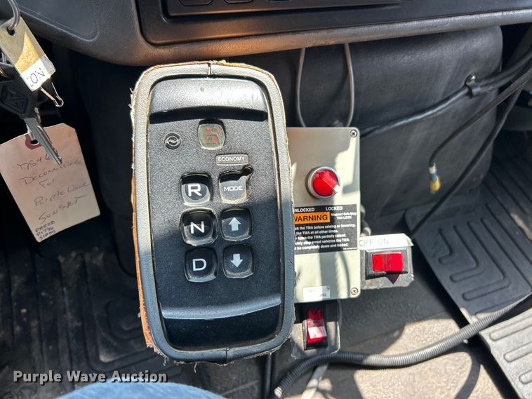 image for item FT6031 2006 International 7400 dump truck