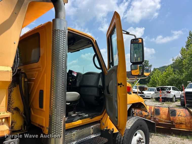 image for item FT6031 2006 International 7400 dump truck