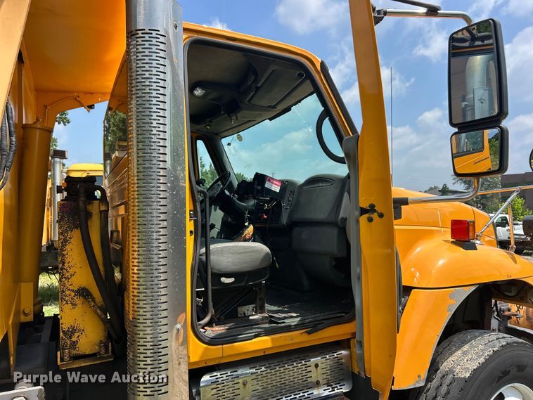 image for item FT6031 2006 International 7400 dump truck