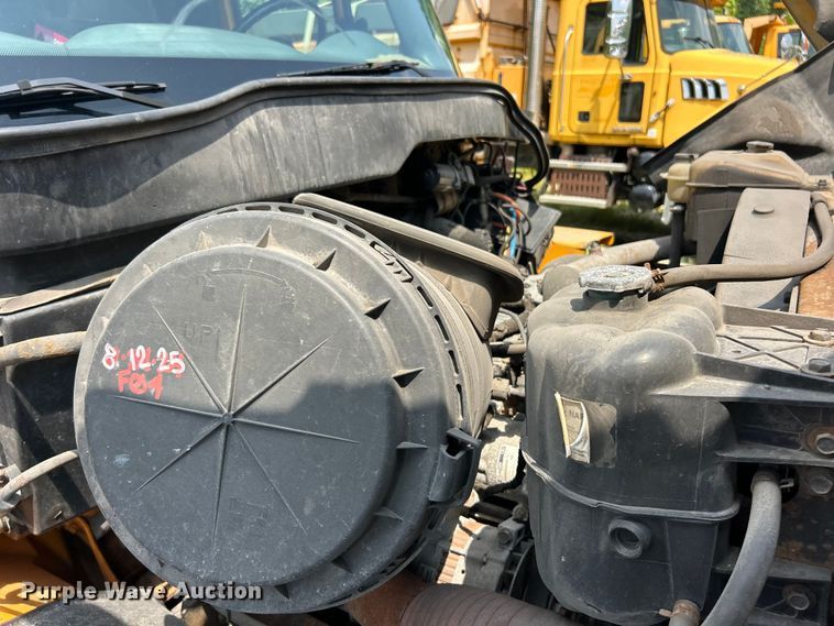 image for item FT6031 2006 International 7400 dump truck