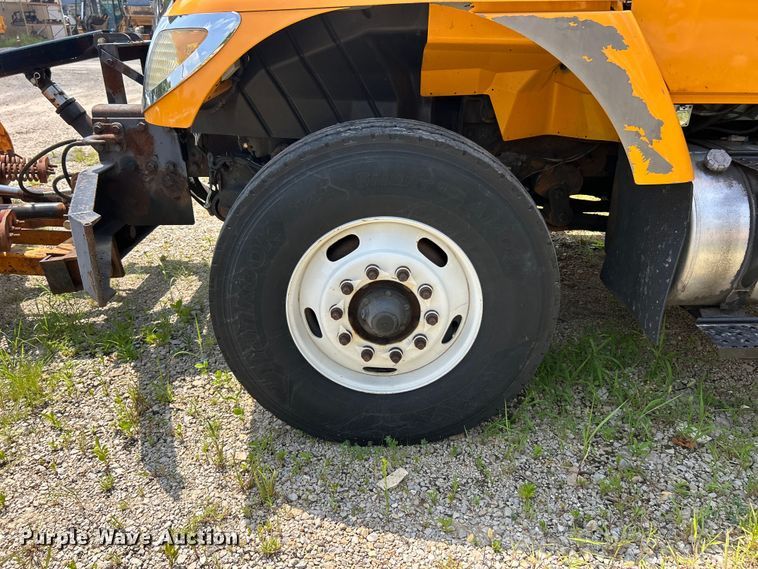 image for item FT6031 2006 International 7400 dump truck