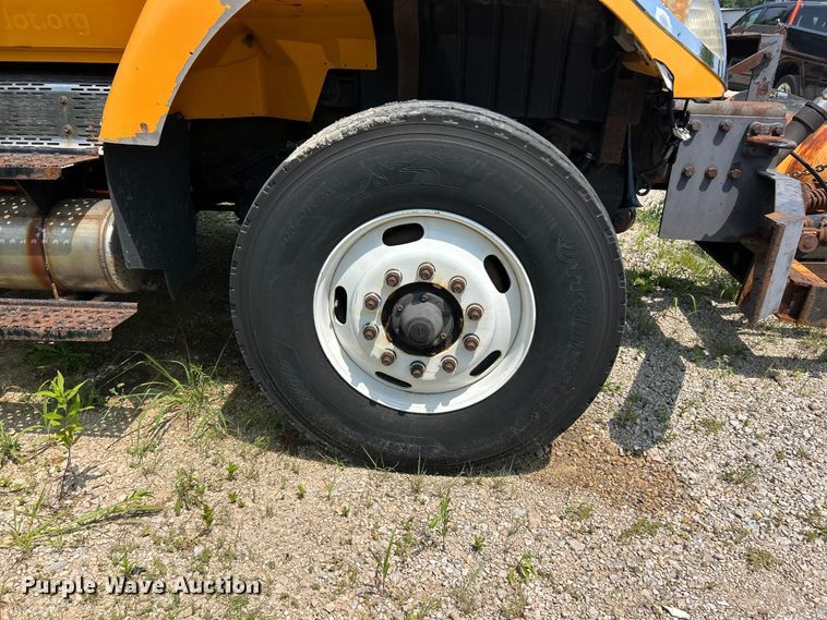 image for item FT6031 2006 International 7400 dump truck