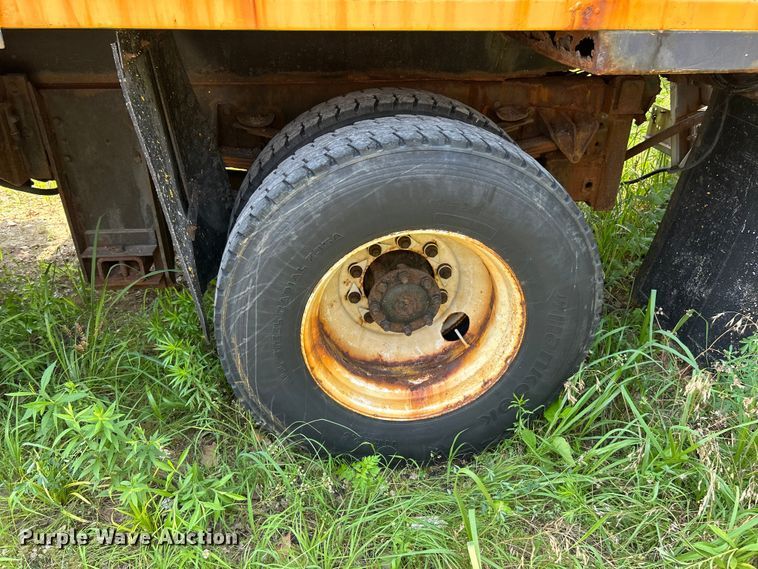 image for item FT6031 2006 International 7400 dump truck