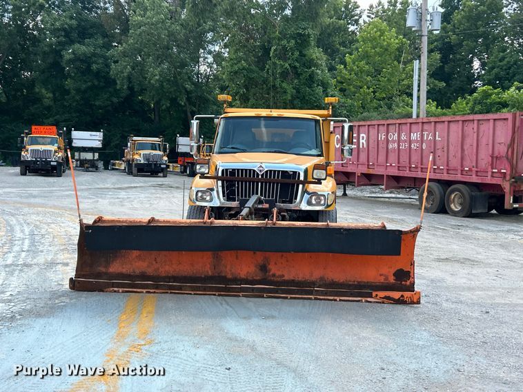 image for item FT6036 2006 International 7400 Crew Cab dump truck