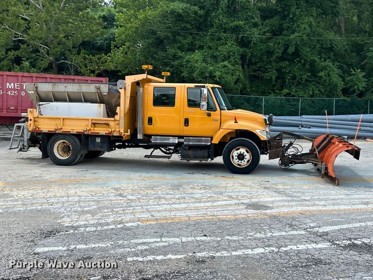 image for item FT6036 2006 International 7400 Crew Cab dump truck