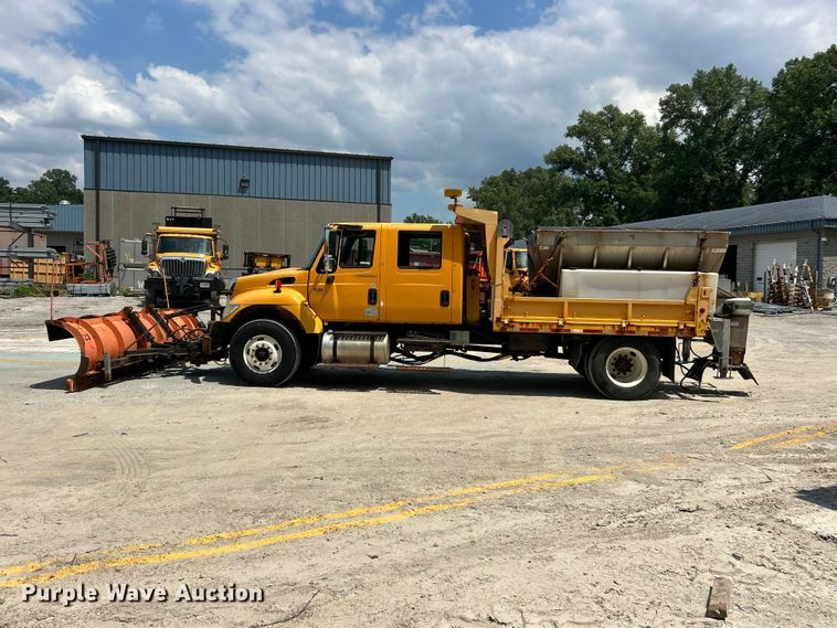 image for item FT6036 2006 International 7400 Crew Cab dump truck