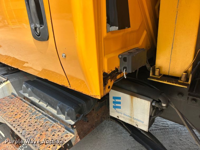 image for item FT6036 2006 International 7400 Crew Cab dump truck