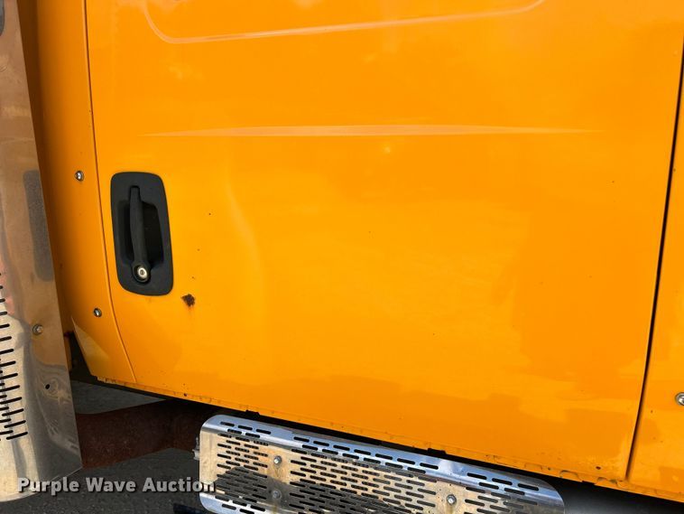 image for item FT6036 2006 International 7400 Crew Cab dump truck