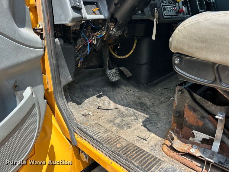 image for item FT6036 2006 International 7400 Crew Cab dump truck