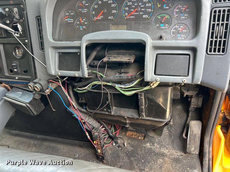 image for item FT6036 2006 International 7400 Crew Cab dump truck