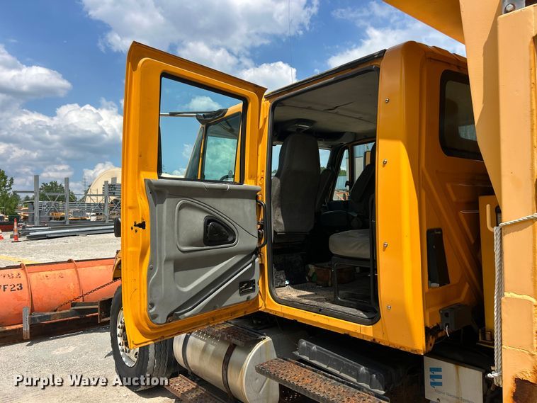 image for item FT6036 2006 International 7400 Crew Cab dump truck