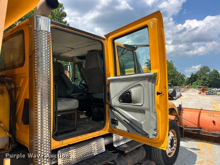 image for item FT6036 2006 International 7400 Crew Cab dump truck