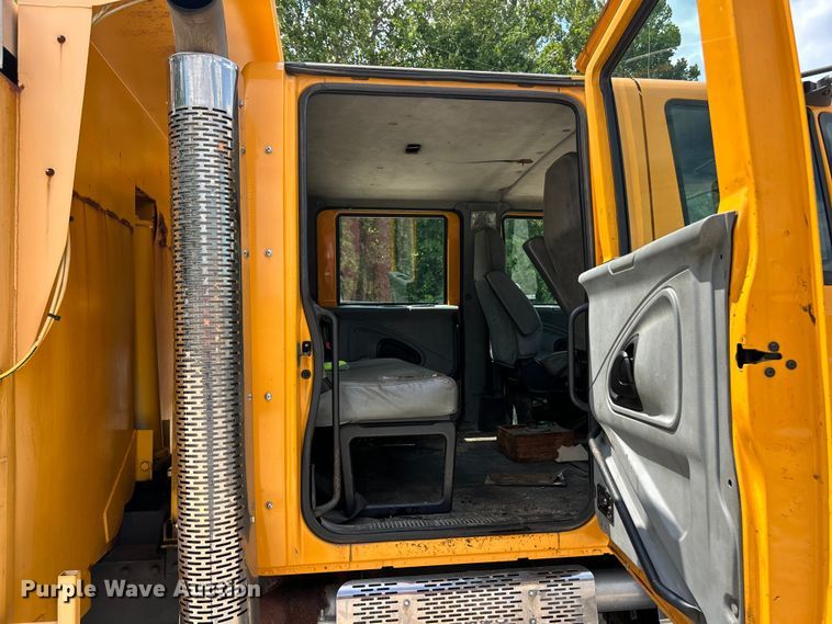 image for item FT6036 2006 International 7400 Crew Cab dump truck