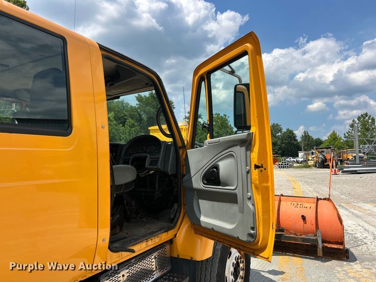 image for item FT6036 2006 International 7400 Crew Cab dump truck