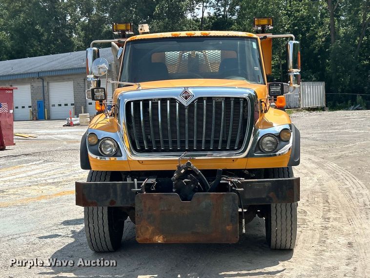 image for item FT6037 2009 International WorkStar 7600  hook lift truck