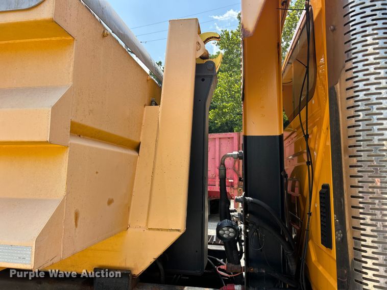 image for item FT6037 2009 International WorkStar 7600  hook lift truck