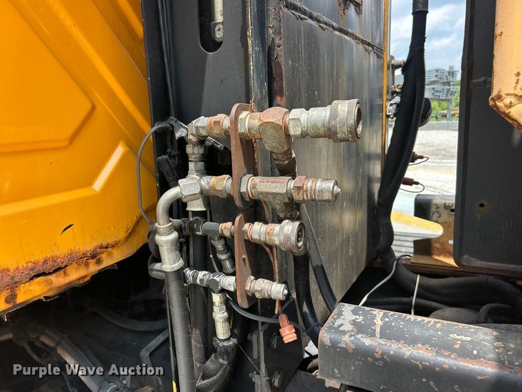 image for item FT6037 2009 International WorkStar 7600  hook lift truck