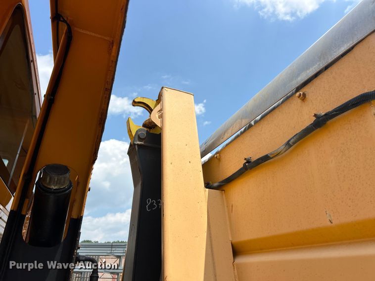 image for item FT6037 2009 International WorkStar 7600  hook lift truck