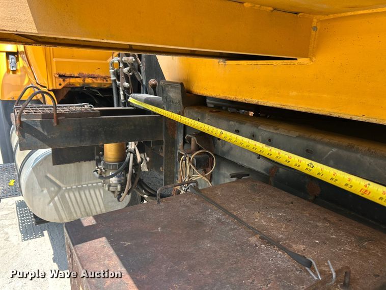 image for item FT6037 2009 International WorkStar 7600  hook lift truck