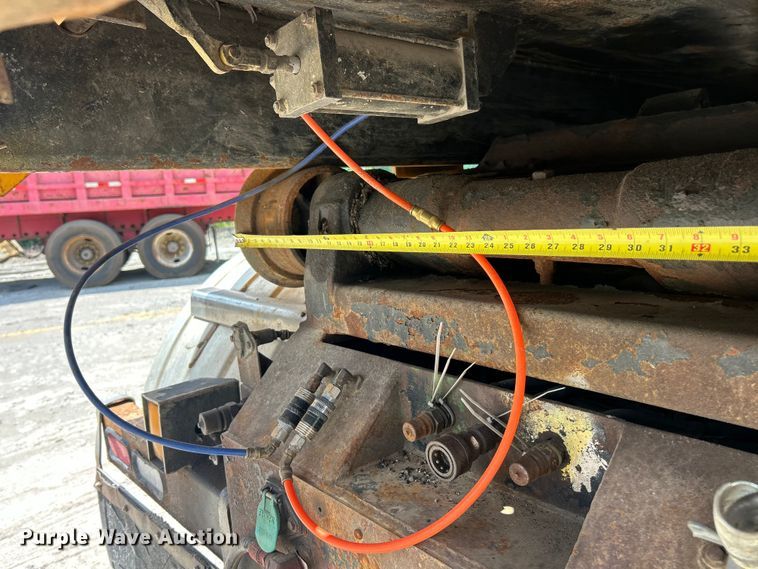 image for item FT6037 2009 International WorkStar 7600  hook lift truck