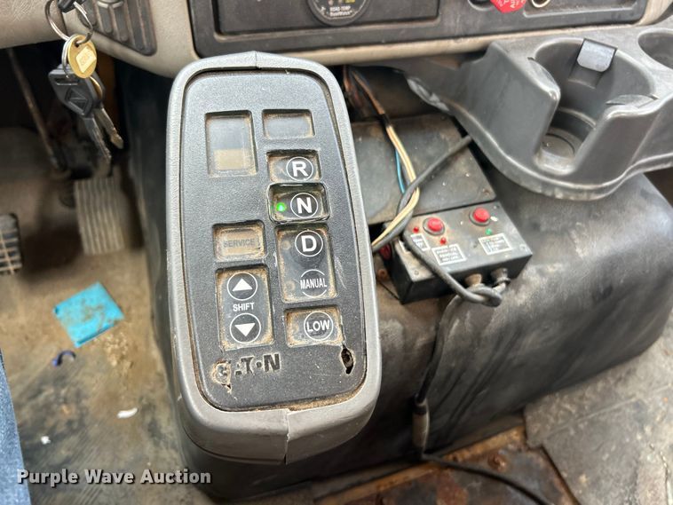 image for item FT6037 2009 International WorkStar 7600  hook lift truck