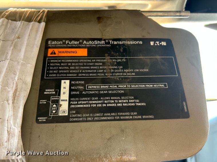 image for item FT6037 2009 International WorkStar 7600  hook lift truck