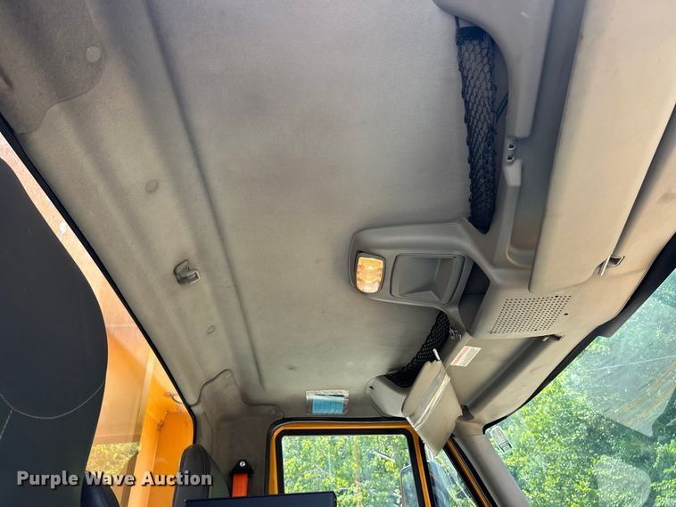 image for item FT6037 2009 International WorkStar 7600  hook lift truck