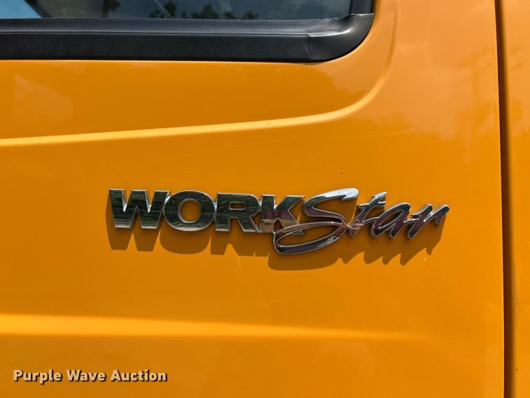 image for item FT6037 2009 International WorkStar 7600  hook lift truck