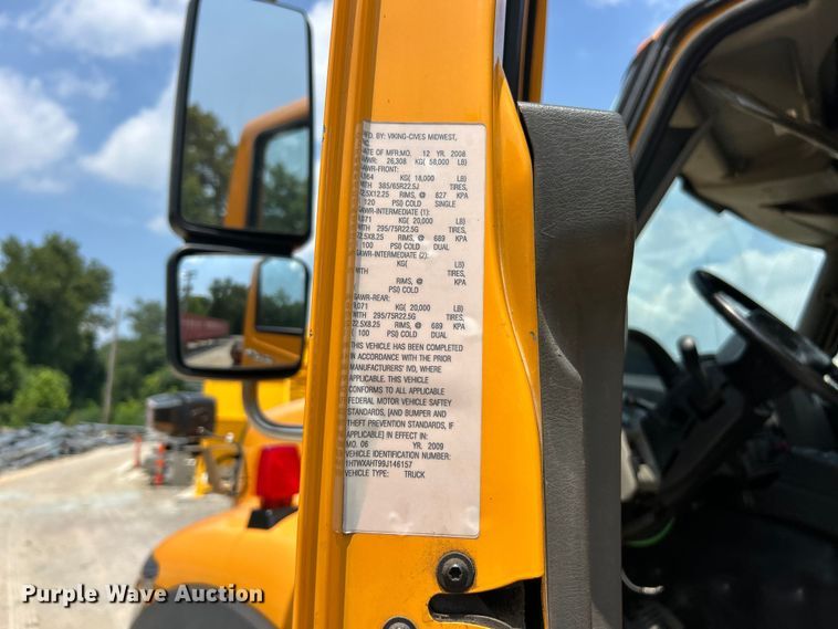 image for item FT6037 2009 International WorkStar 7600  hook lift truck